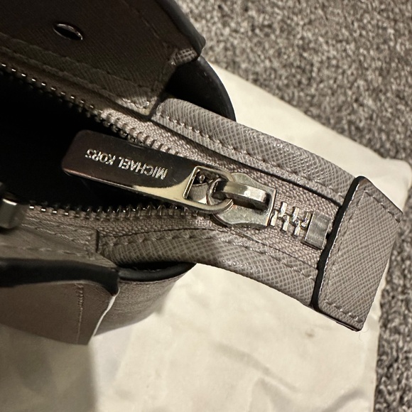 Michael Kors Handbag - Picture 2 of 7